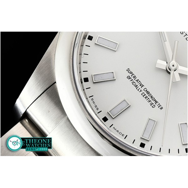 Rolex - Oyster Pert. 39mm 114300 904L SS/SS White GMF A3132